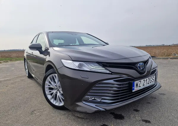 mazowieckie Toyota Camry cena 126000 przebieg: 64500, rok produkcji 2020 z Zdzieszowice